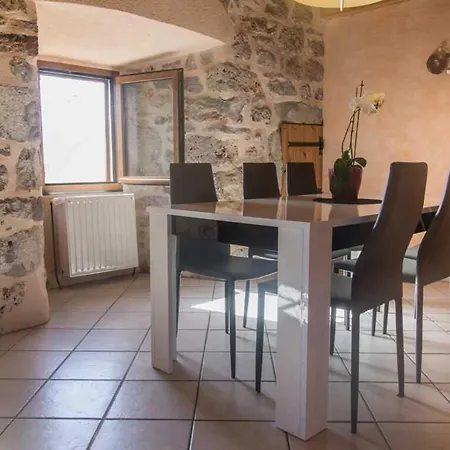 بيت للعطل La Bergerie Au Domal *