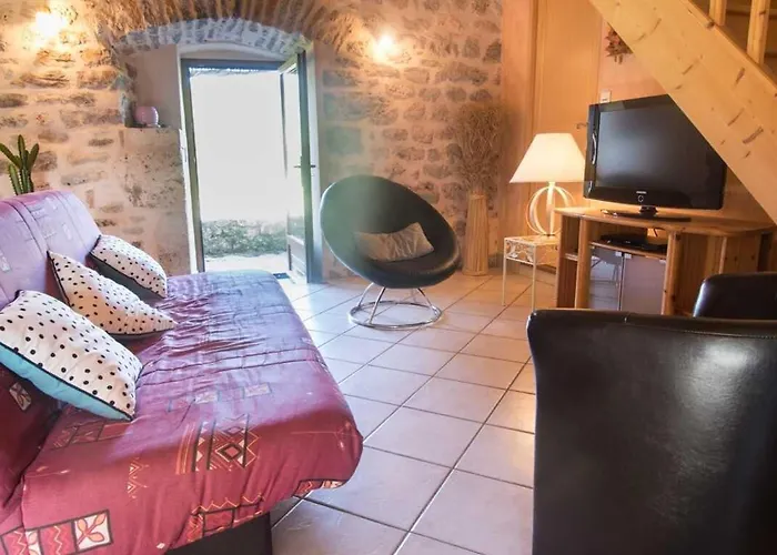 Nyaraló La Bergerie Au Domal *