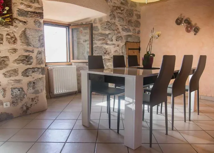 Nyaraló La Bergerie Au Domal *
